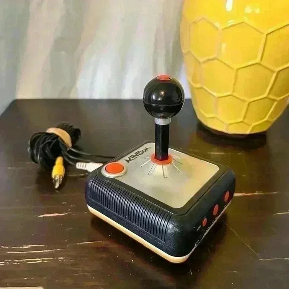 Activision Plug and Play TV Games Joystick 2004 Jakks Pacific Retro - Picture 1 of 5